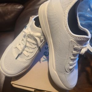 Vessi Weekend Waterproof Sneakers Size 8